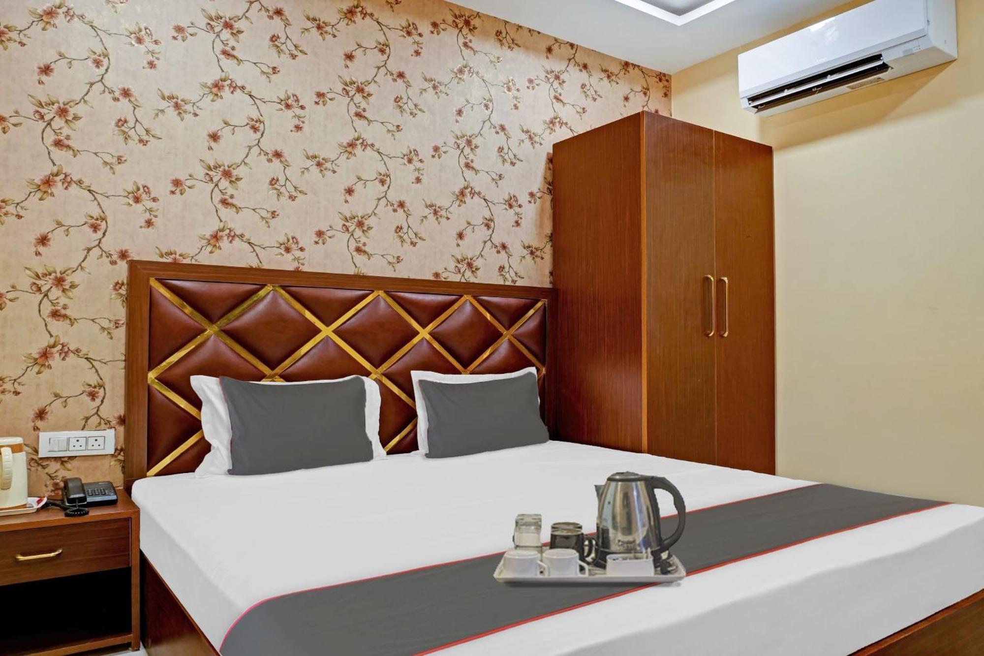 Hotel O Blue Diamond Prayagraj Extérieur photo