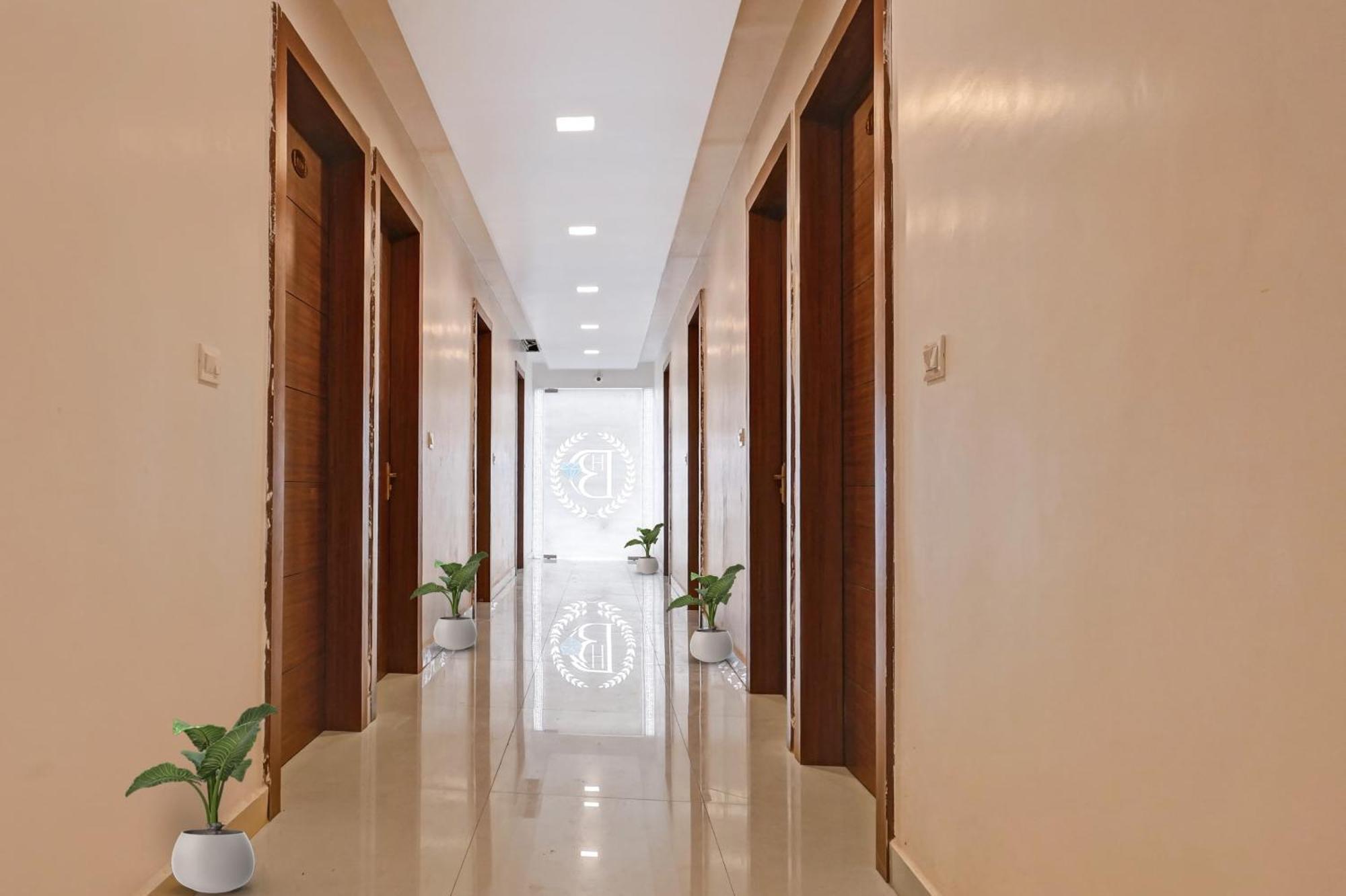 Hotel O Blue Diamond Prayagraj Extérieur photo