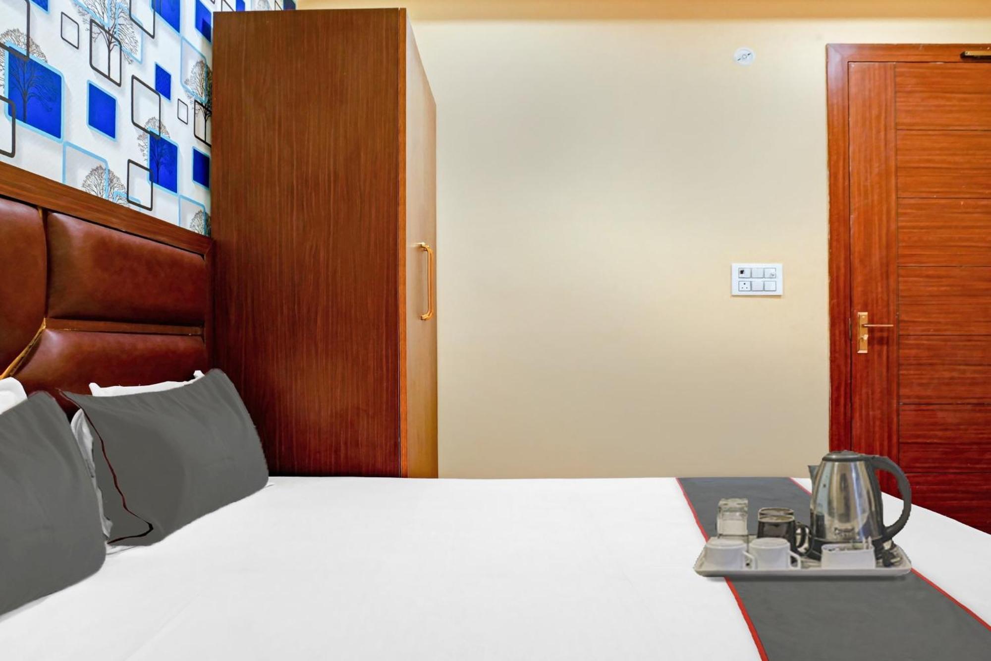 Hotel O Blue Diamond Prayagraj Extérieur photo