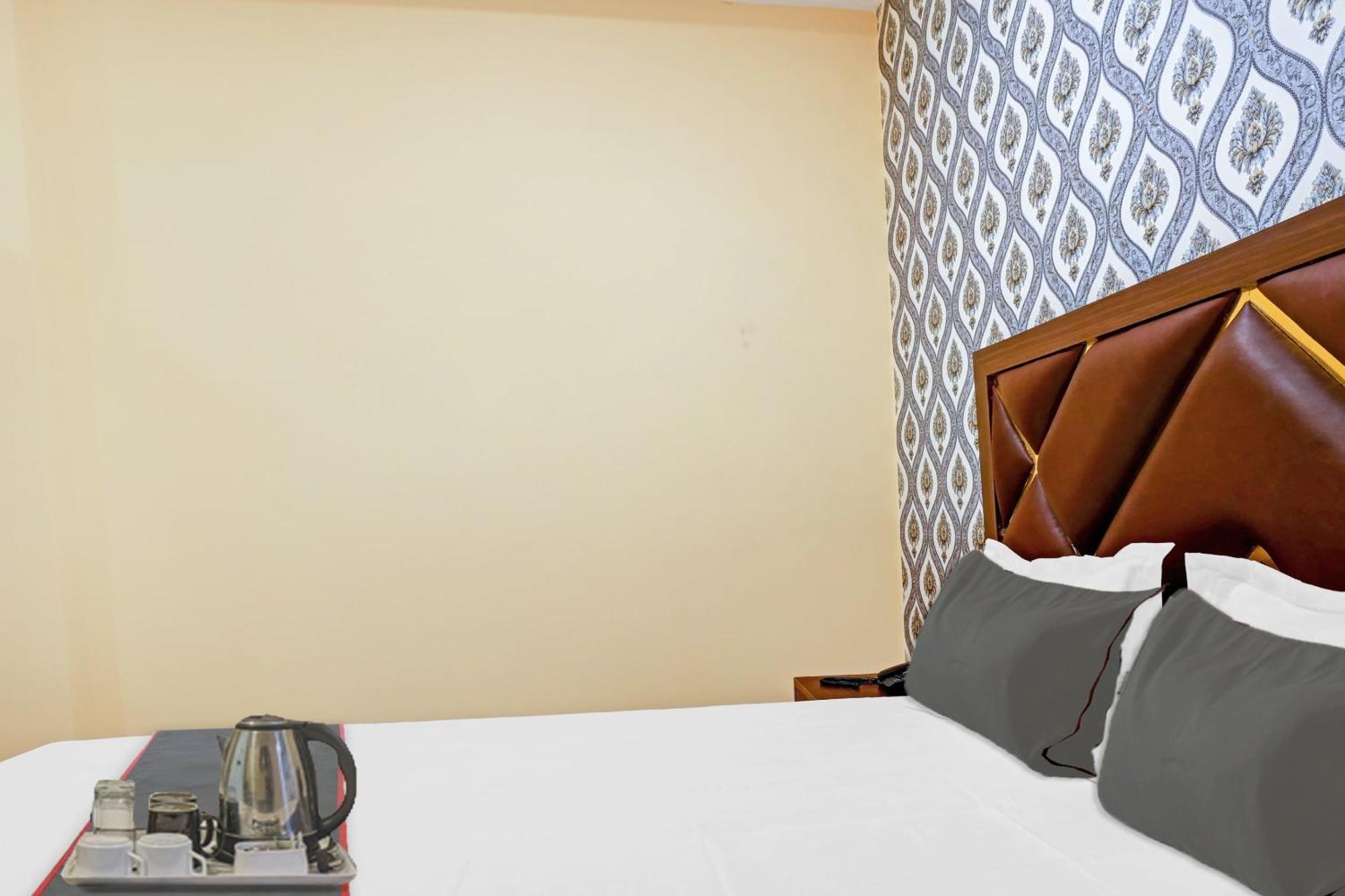 Hotel O Blue Diamond Prayagraj Extérieur photo