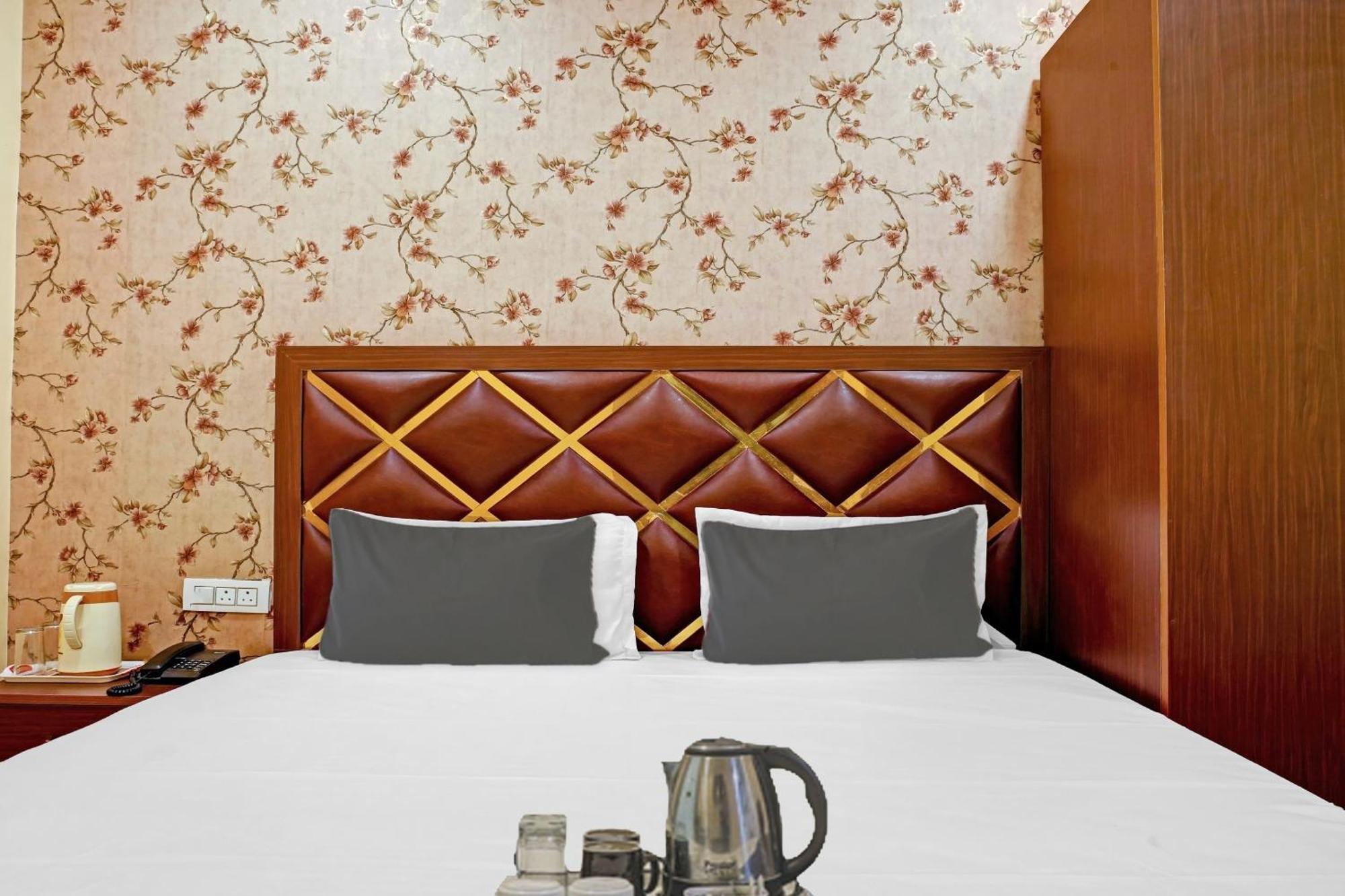 Hotel O Blue Diamond Prayagraj Extérieur photo