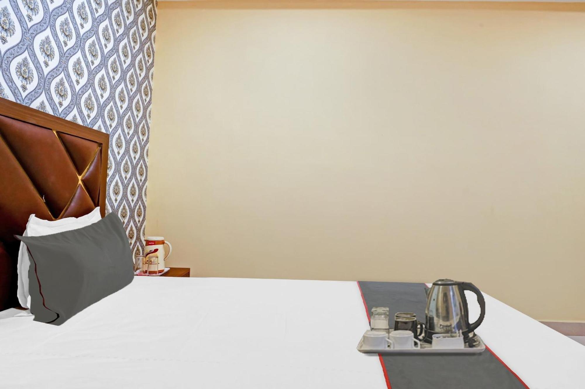 Hotel O Blue Diamond Prayagraj Extérieur photo