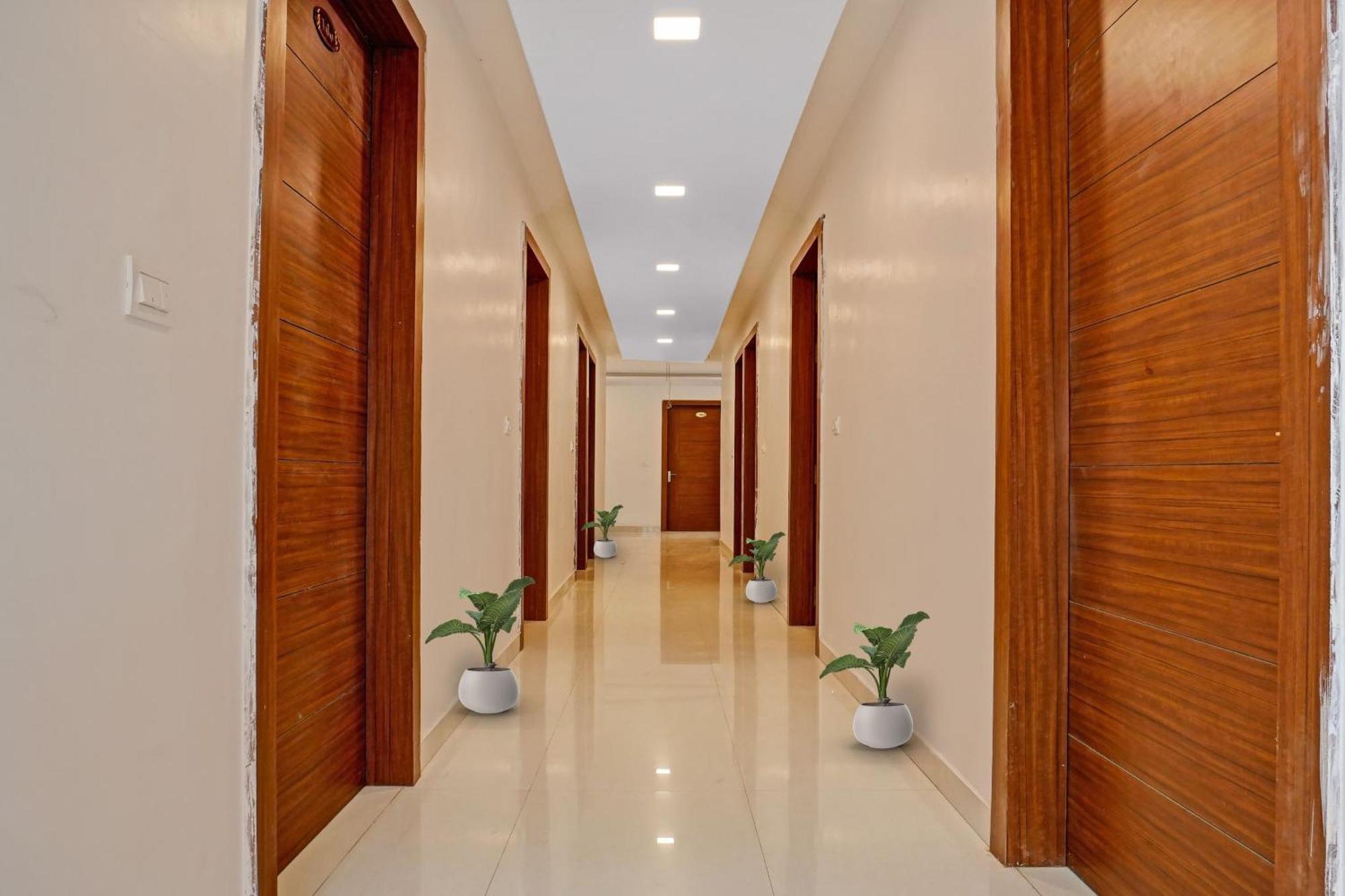 Hotel O Blue Diamond Prayagraj Extérieur photo